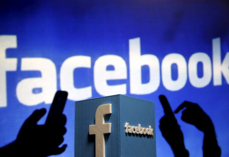 Facebook jobs permette di cercare lavoro su facebook