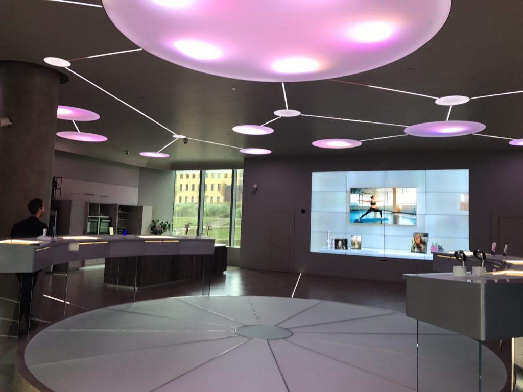 Samsung smart home: un nuovo specchio che vi ricorderà gli impegni Specchio