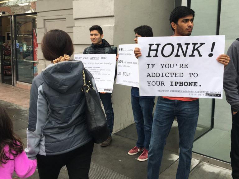 Gli studenti di stanford in rivolta contro apple