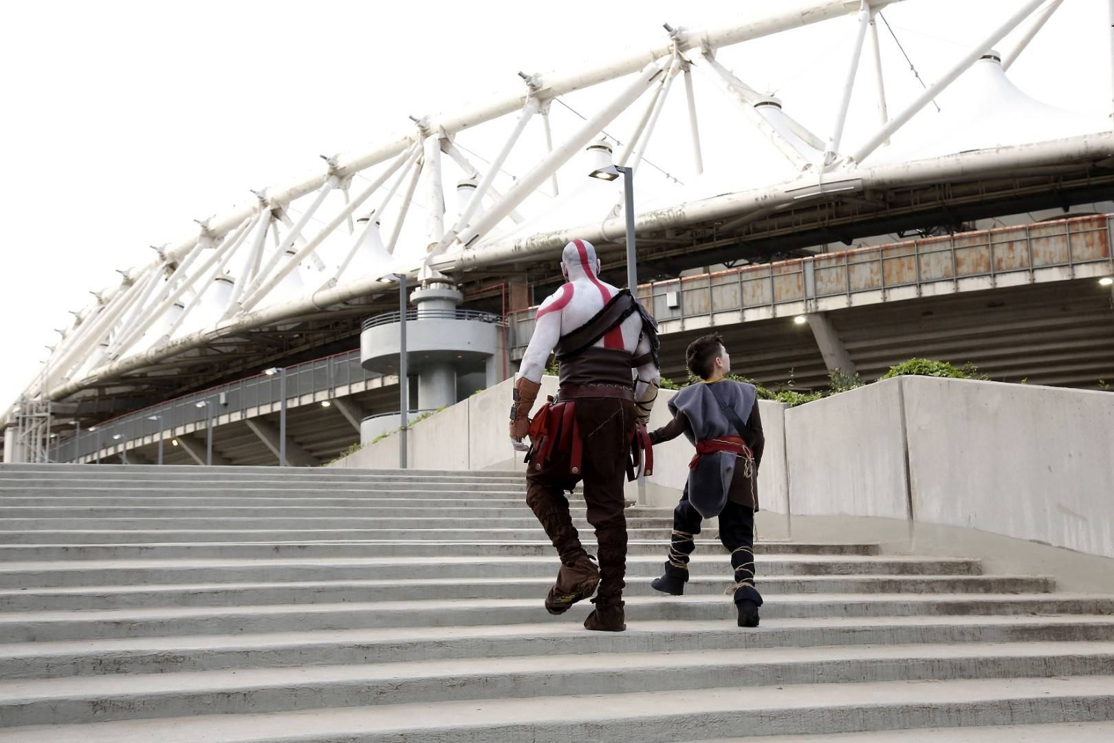 Kratos e Atreus nel derby Lazio - Roma