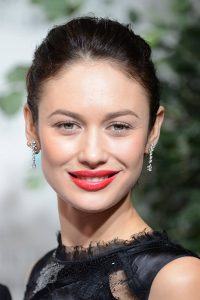 Johnny english torna al cinema... E lo fa in grande stile Olga kurylenko