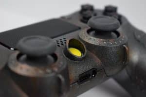 Un controller PS4 pronto per l'apocalisse nucleare 2