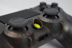 Un controller PS4 pronto per l'apocalisse nucleare