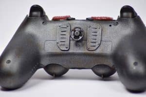 Un controller PS4 pronto per l'apocalisse nucleare