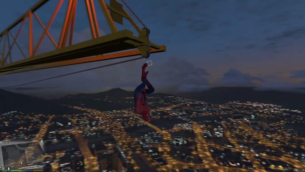 Uno screen del gameplay di GTA V con la mod Spider-Man