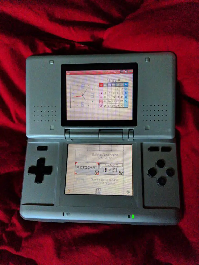 Il sistema operativo di Nintendo DS e Nintendo DS Lite, prima dell'avvio di qualsiasi software: il firmware non prevedeva aggiornamenti online, il che portò ancora più vendite alla console, anche se non per i motivi in cui avrebbe sperato Nintendo stessa...