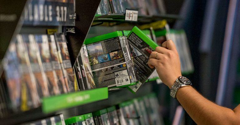 Come si comportano gli sviluppatori con le copie piratate?