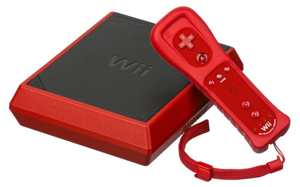 Incluso con Wii Mini, c'era un Wiimote con Wii Motion Plus integrato: quest'ultimo era un'ulteriore periferica per il Wiimote normale, al quale aggiungeva un secondo accelerometro per aumentare la precisione di movimento; tuttavia, ben presto i Wiimote "di base" sarebbero stati soppiantati dalla loro versione "all inclusive"