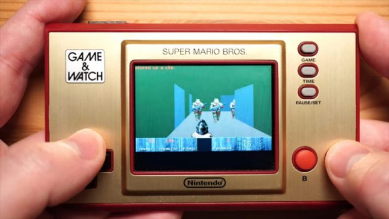 Super mario bros. , il game & watch fa girare doom