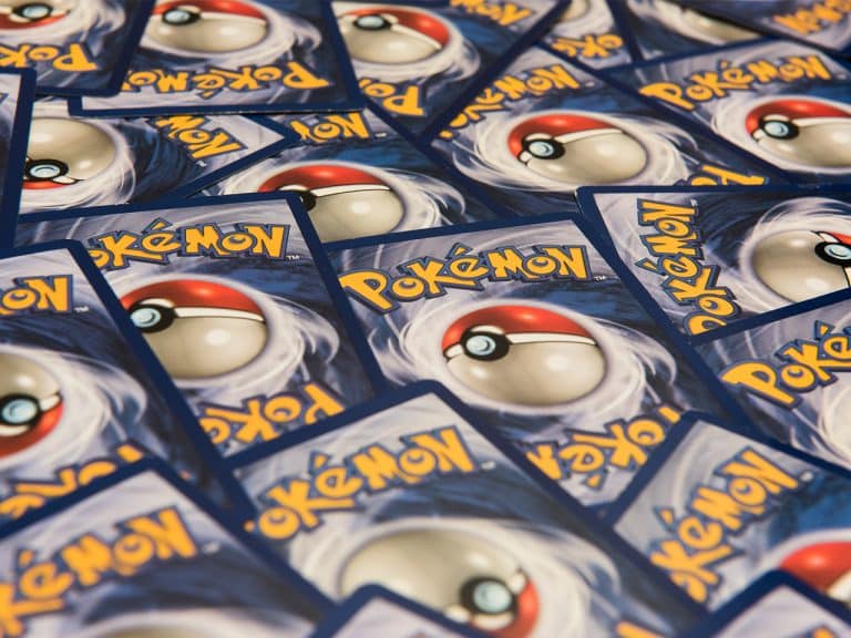 Pokémon: holo charizard venduto per $311. 800