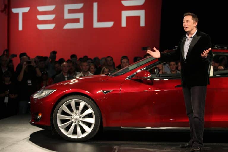Tesla alle prese con Steam