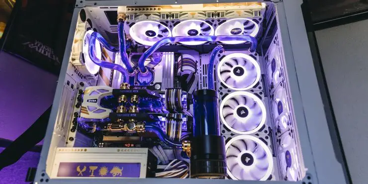 Destiny 2: ecco il PC a tema Leviatano che non sapevi di volere!