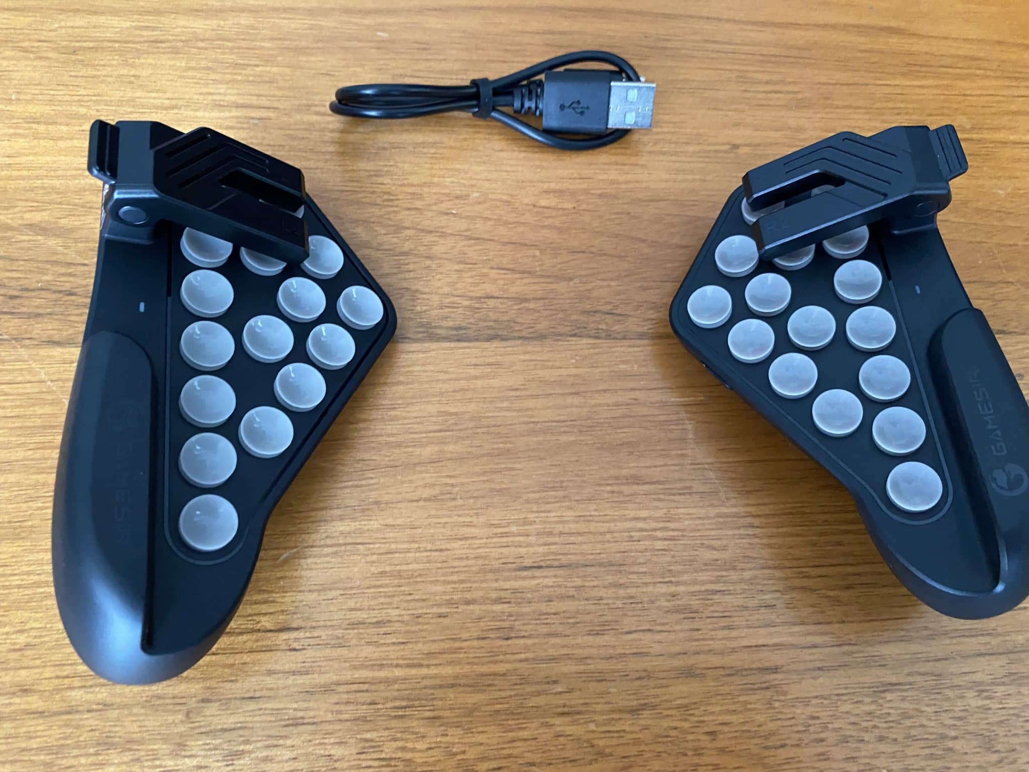 GameSir F7 Claw Controller per tablet e GameSir Talons Finger Sleeves: la recensione