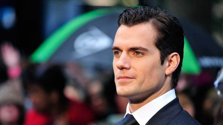 Warhammer 40000 avrà una serie amazon con protagonista henry cavill