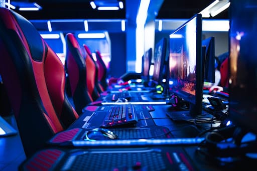 Mitologie Digitali: Come i Videogiochi Rivisitano le Leggende Antiche