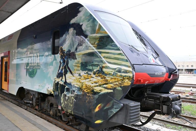 Zelda arriva a napoli in treno, al binario 12, per il comicon 2024
