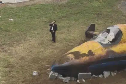 Cosa sta combinando Sony con l’aereo PS5 precipitato davanti a un fan? La nuova campagna “It Happens on PS5” fa impazzire il web