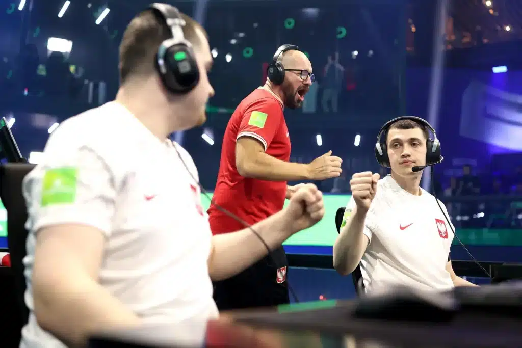 Chi ha vinto la FIFAe World Cup 25 featuring eFootball tra mobile e console? fifae-world-cup-25-efeetball-thailandia-polonia-campioni