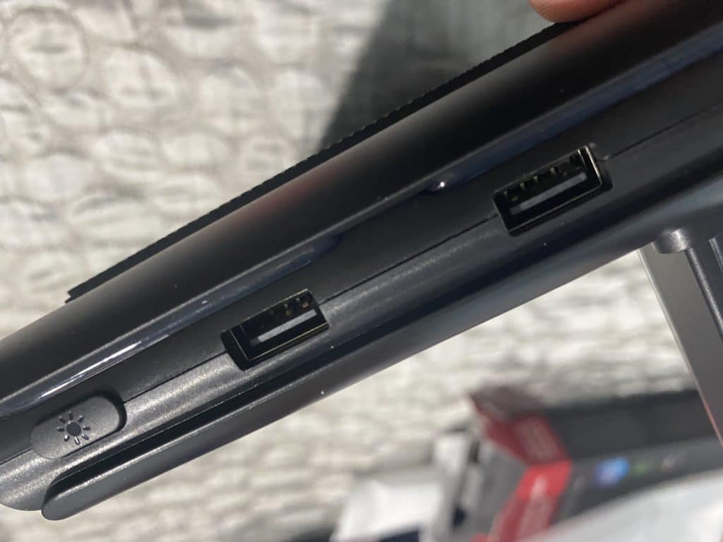 DLX2 + LED Multi-Function Charge Stand, recensione (Nintendo Switch e Switch 2)