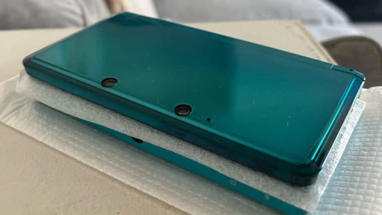 Spedisce un vecchio Nintendo DS e riceve due console nuove