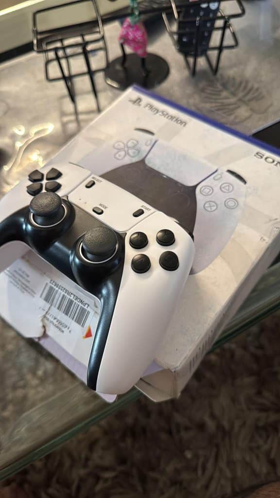Hanno inviato per sbaglio un controller PS6. Un ordine Amazon finisce nel surreale controller-ps6-dualsense-amazon-errore