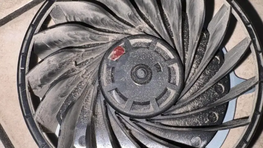 ps5-oggetto-rosso-ventola-cosa-e-contrappeso