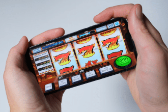 Le cose più importanti da controllare prima di giocare in un casinò online con soldi veri