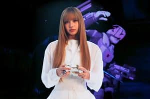 Lisa con controller dualsense playstation
